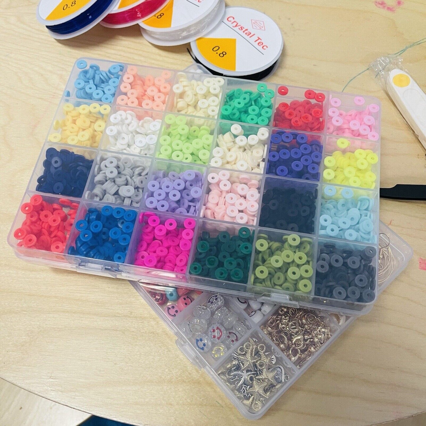 7200 Clay Beads Bracelet Making Kit,24 Colors Spacer Flat Beads for Jewelry Maki
