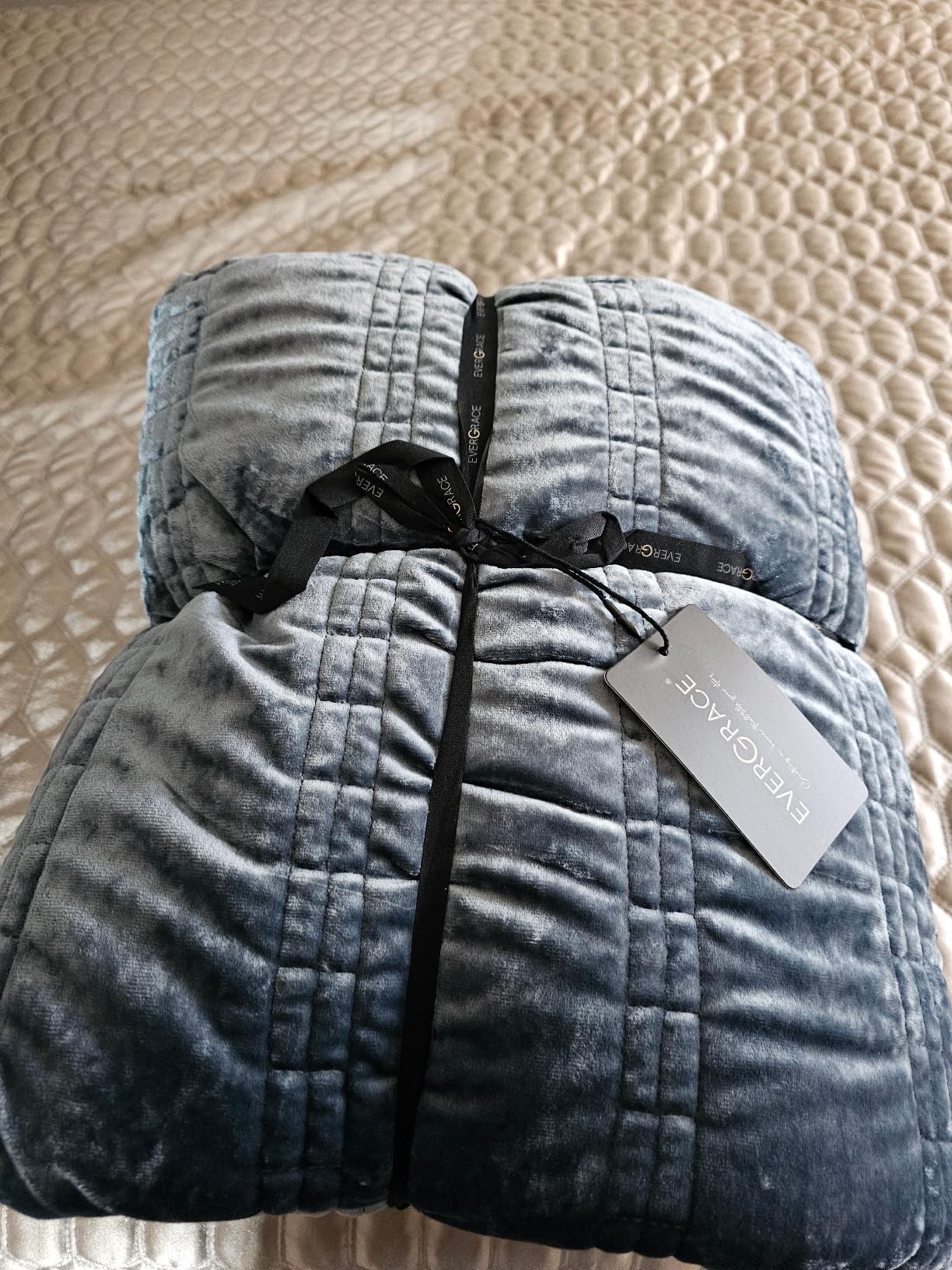 EVERGRACE Luxury Ruched Velvet Quilt King / Cal King Size, Ultra Soft Bedspread Coverlet Set, Lightweight Velvet Comforter, Quilted Bedding