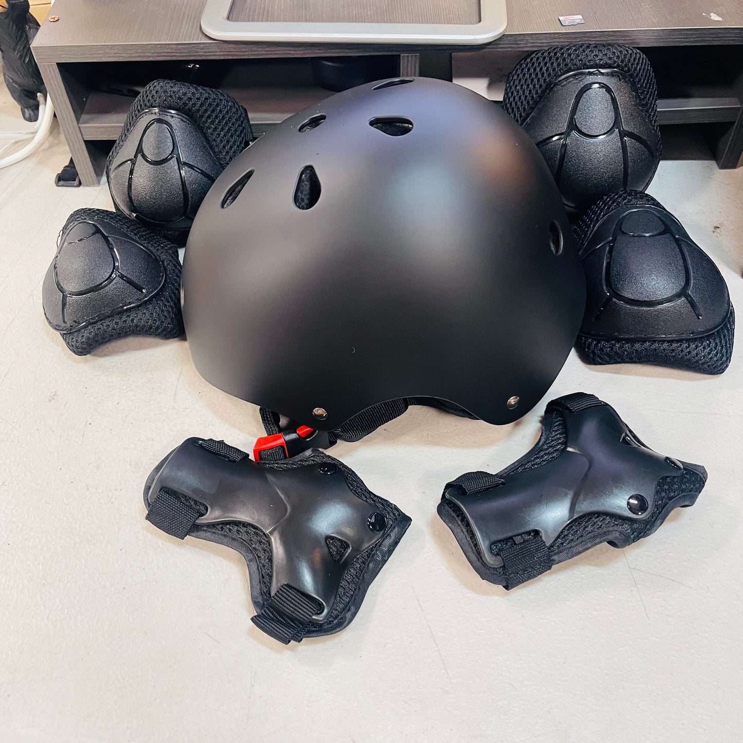 2-7 Years Old Kids Helmet, with Sports Protective Gear Set Knee Elbow Wrist Pads