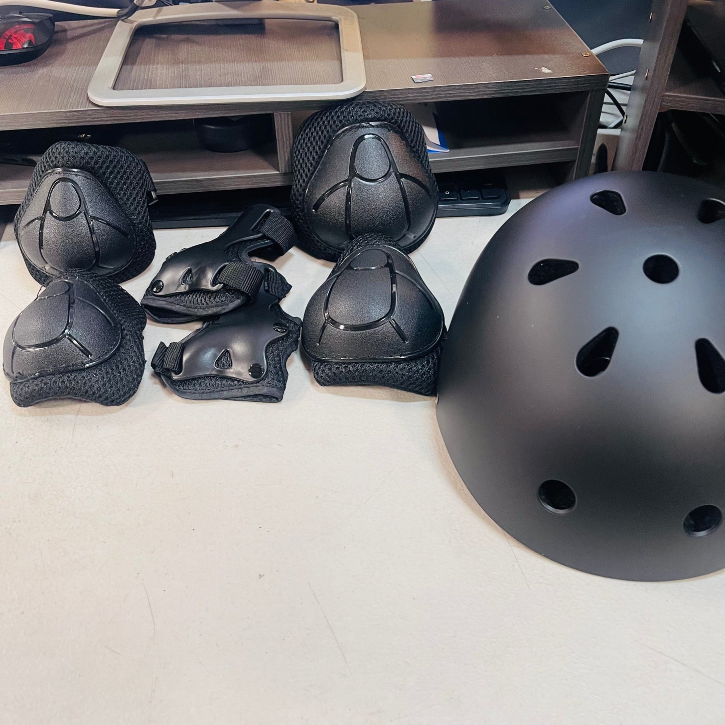 2-7 Years Old Kids Helmet, with Sports Protective Gear Set Knee Elbow Wrist Pads