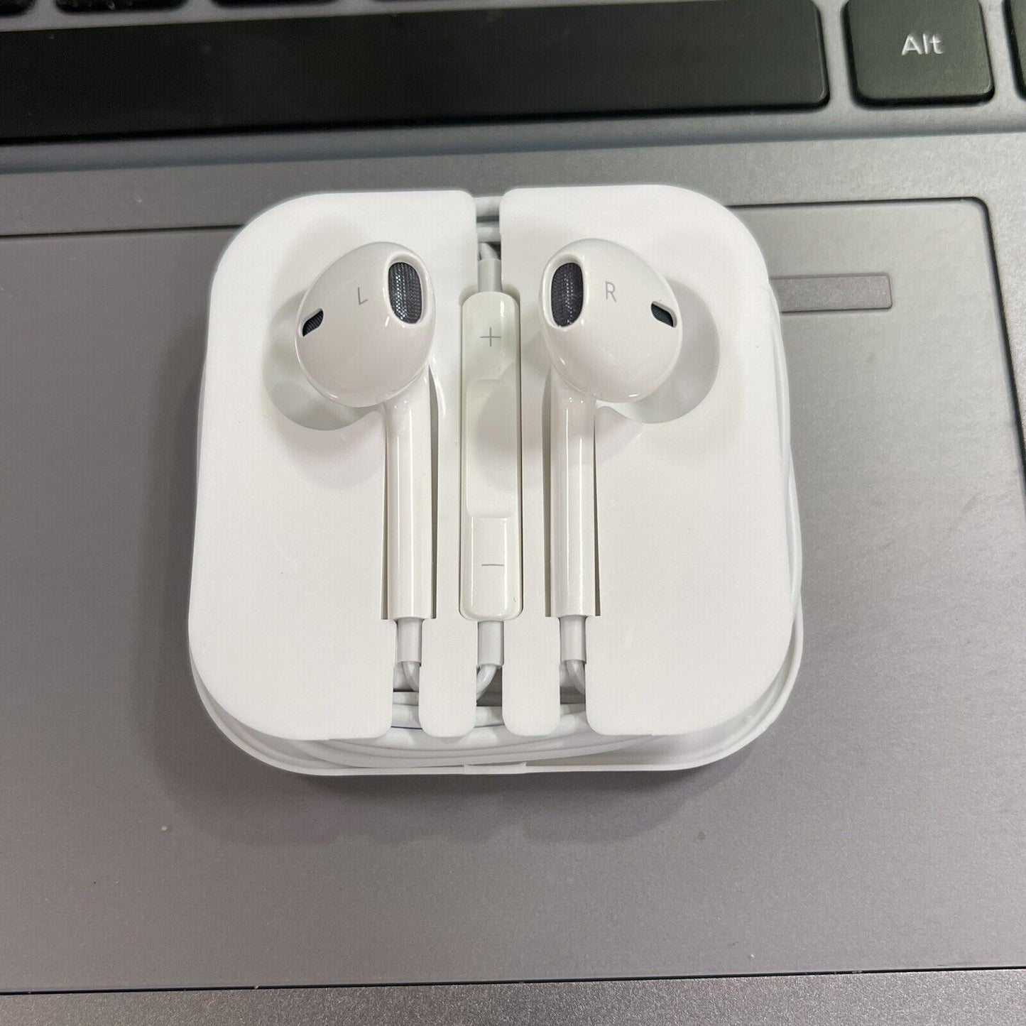 2pcs Earbuds for iPhone/iPod Ear Pods Wired 3.5mm Headphone New Sealed Earphone