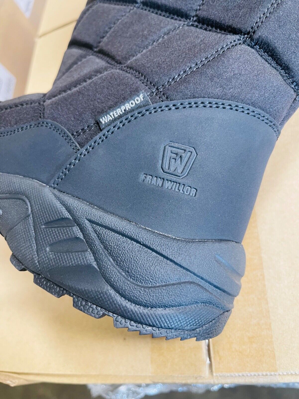 Size 9-10 womens winter snow boots waterproof warm fur lined non-slip