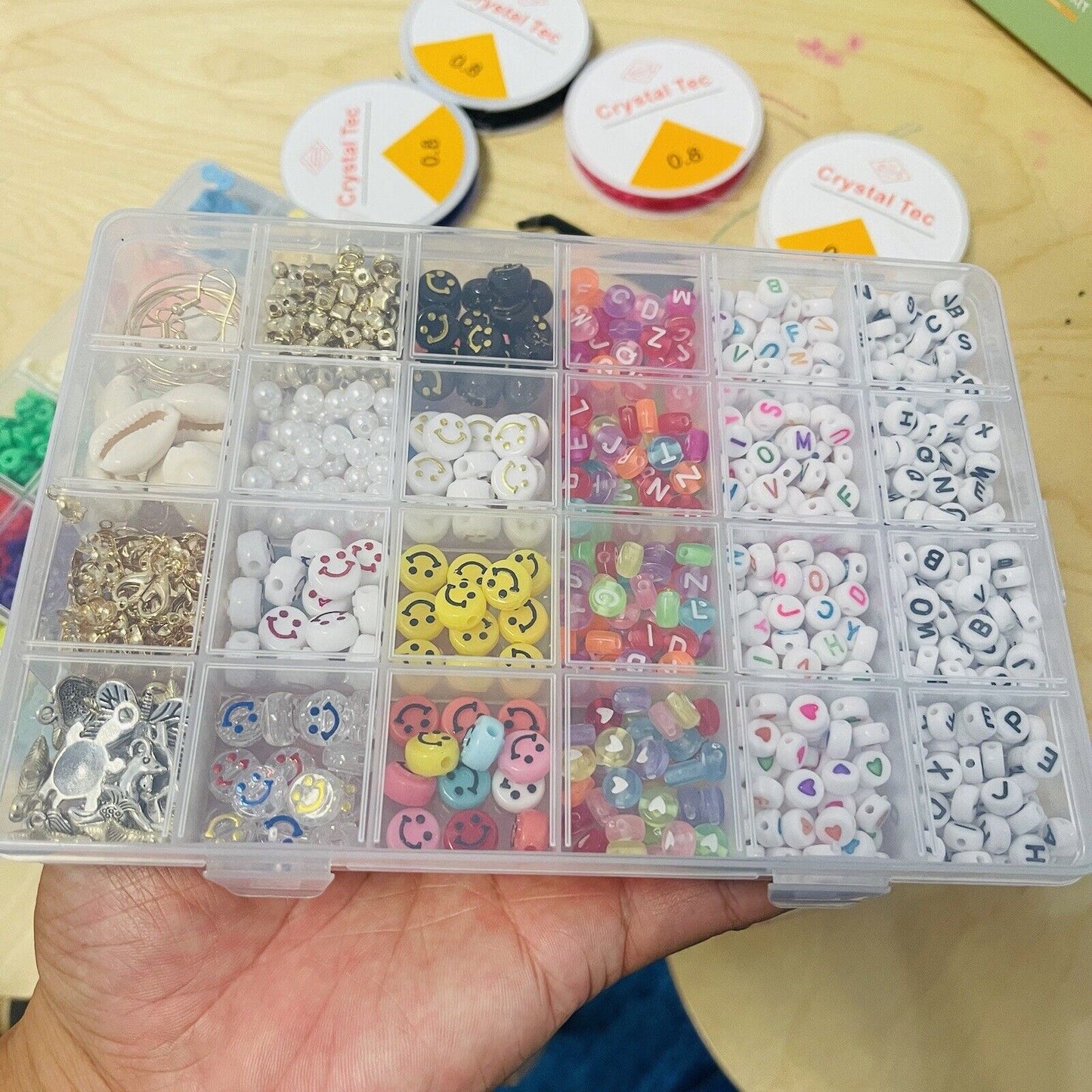 7200 Clay Beads Bracelet Making Kit,24 Colors Spacer Flat Beads for Jewelry Maki