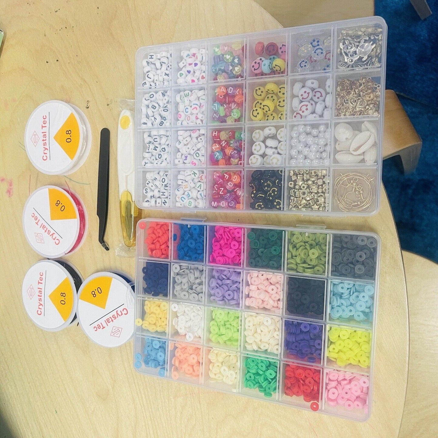 7200 Clay Beads Bracelet Making Kit,24 Colors Spacer Flat Beads for Jewelry Maki