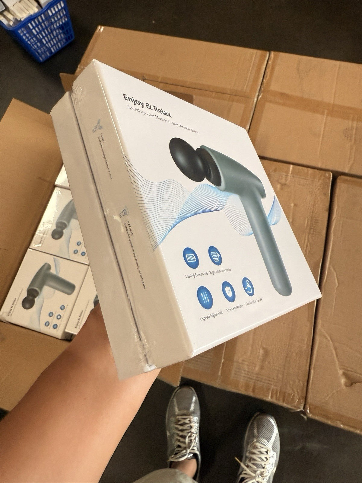 Powerful Massage Gun – 3 Speeds, Silent Brushless Motor, 4 Heads, Endurance