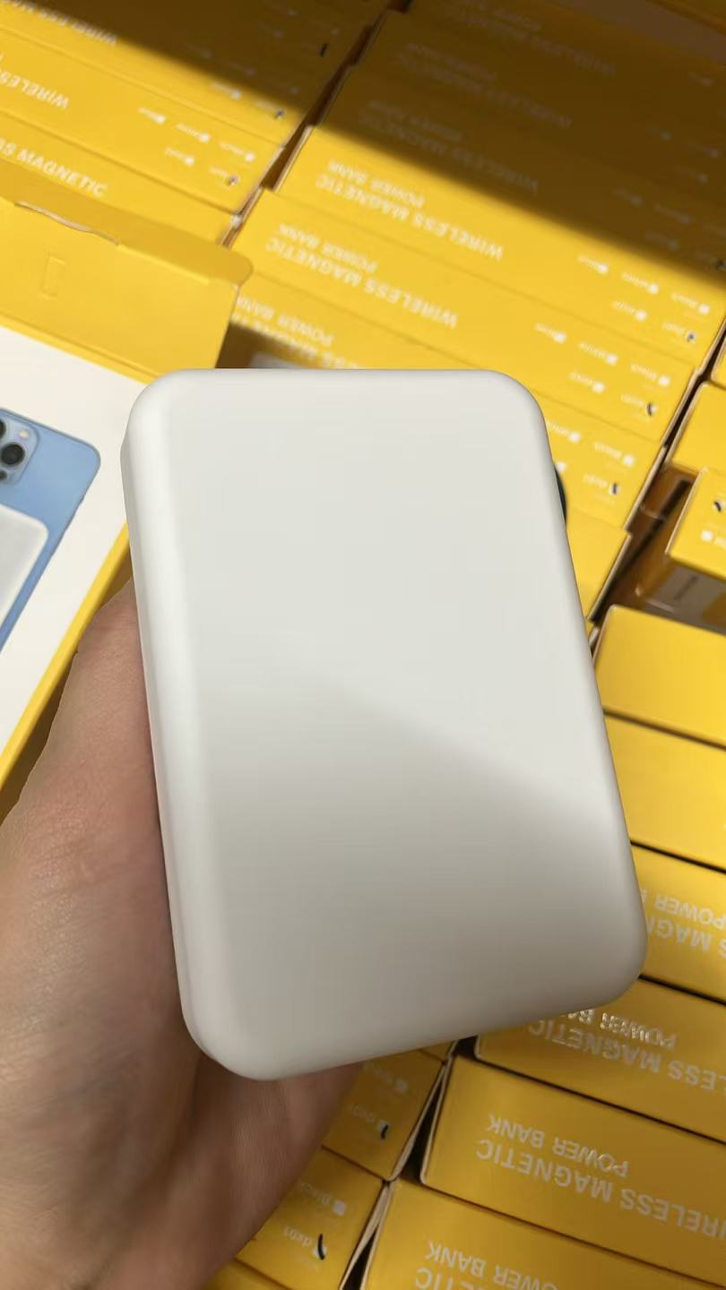 5000mAh Slim Magnetic Portable Charger