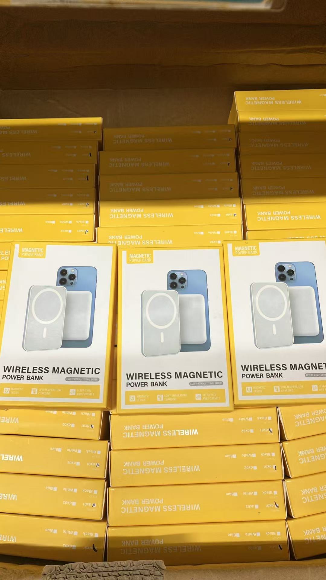 10000mAh ,Slim Magnetic Portable Charger