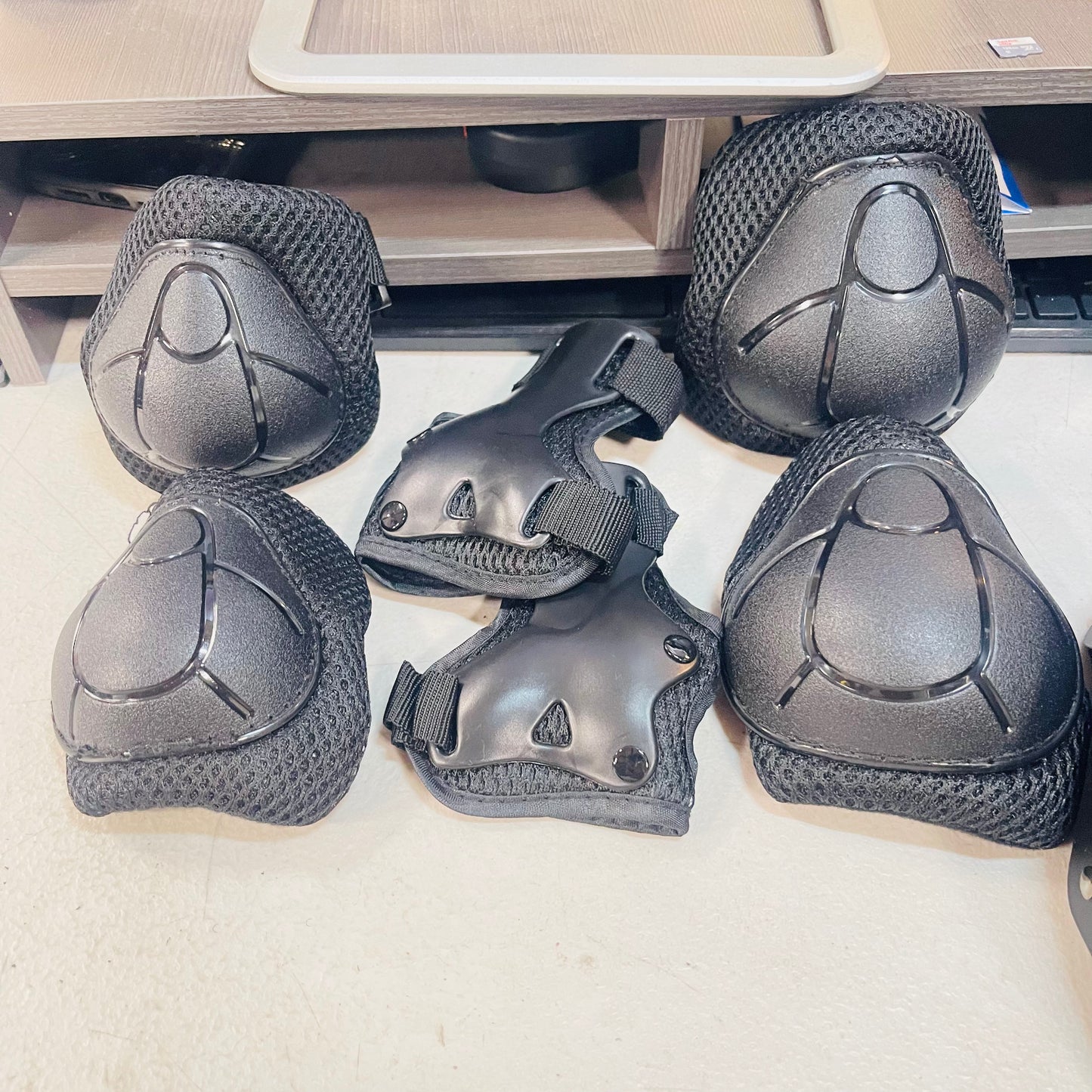 2-7 Years Old Kids Helmet, with Sports Protective Gear Set Knee Elbow Wrist Pads
