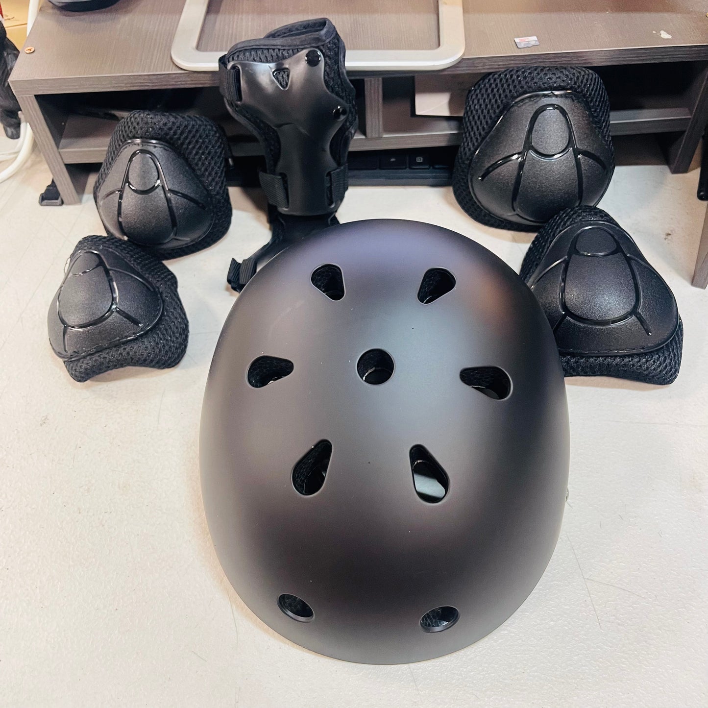 2-7 Years Old Kids Helmet, with Sports Protective Gear Set Knee Elbow Wrist Pads
