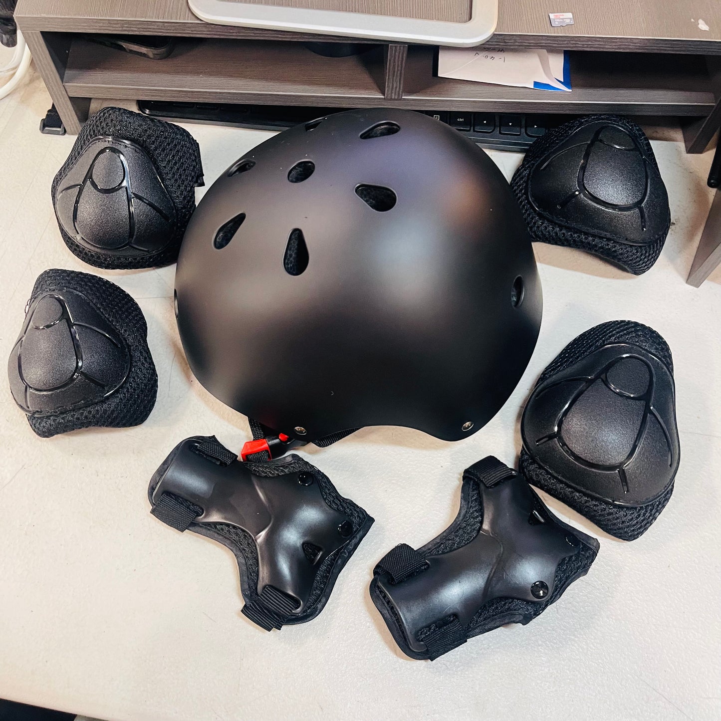 2-7 Years Old Kids Helmet, with Sports Protective Gear Set Knee Elbow Wrist Pads