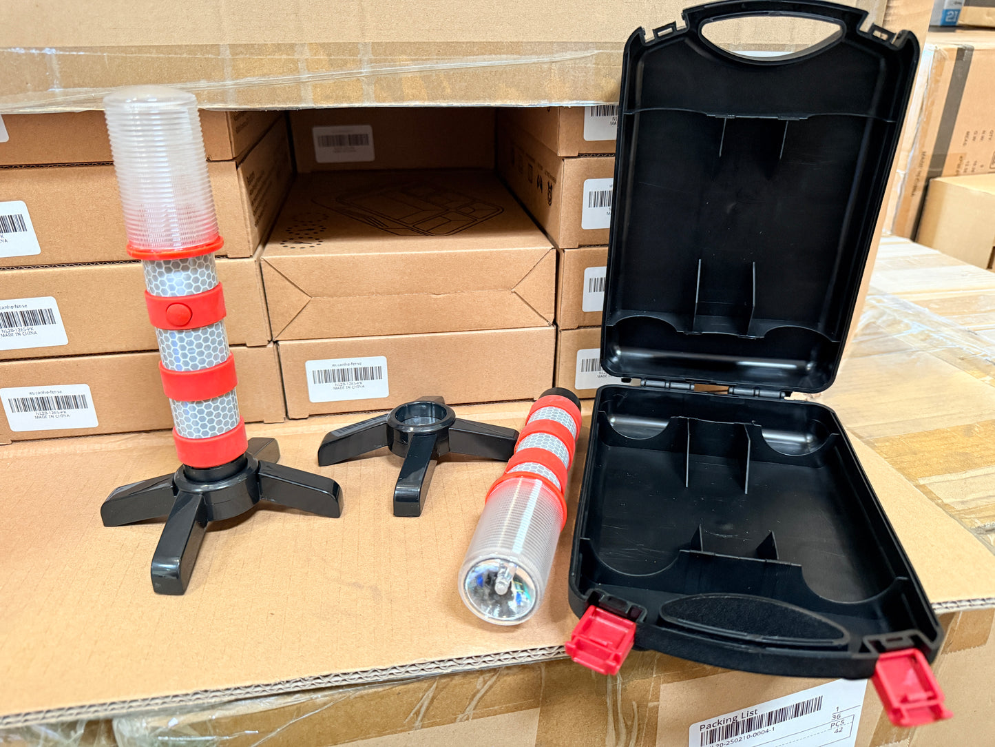 Emergency Roadside Flares Kit LED Safety Strobe Road Warning Light Highway Beacon Alert Flare with Magnetic Base, Detachable Stand, Solid Storage Case