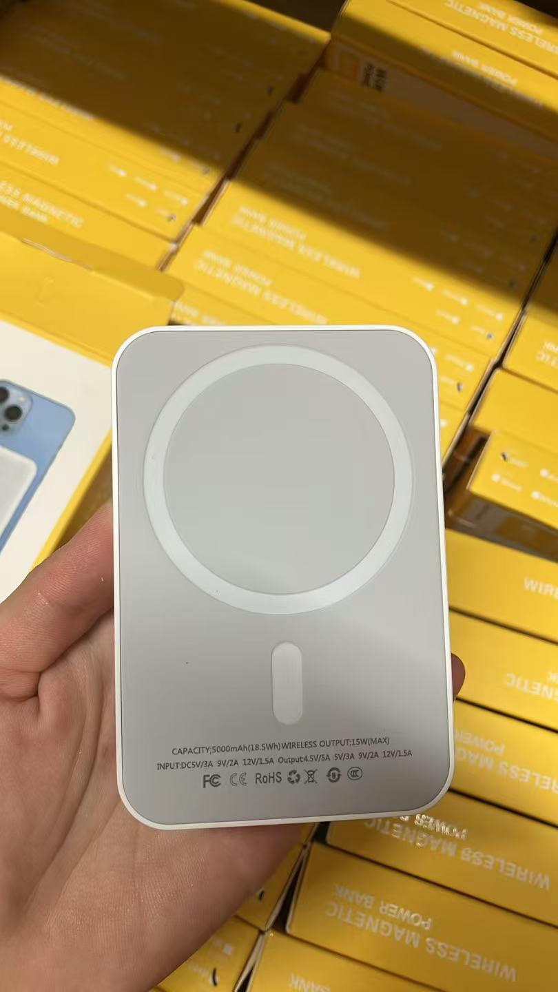 10000mAh ,Slim Magnetic Portable Charger