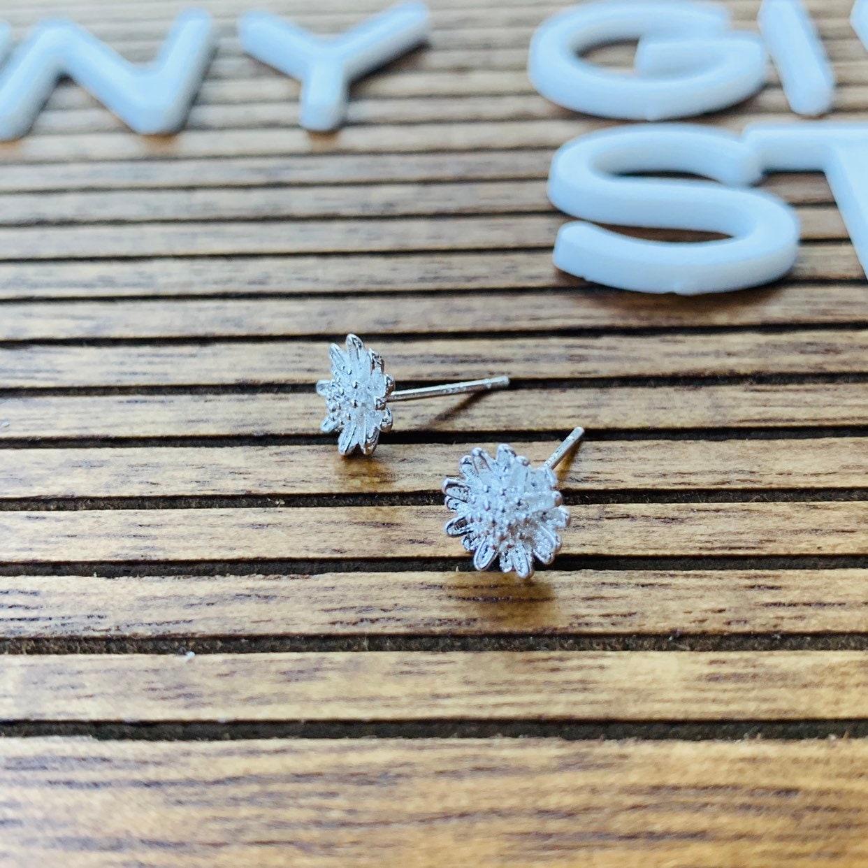 Sterling silver Stud earrings,daisy , Christmas gift includes gift box B01